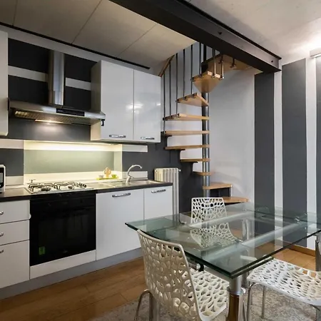 De'carbonesi, By Short Holidays Apartment