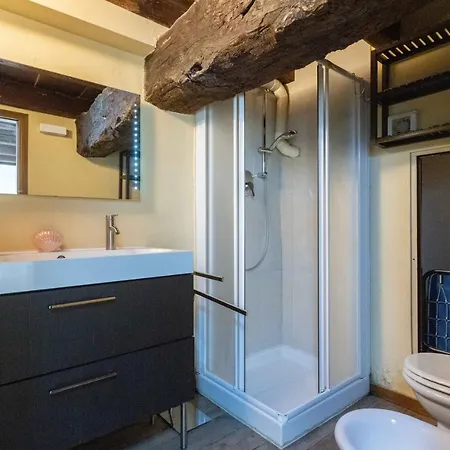 De'carbonesi, By Short Holidays * Bologne