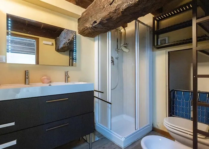 De'carbonesi, By Short Holidays * بولونيا